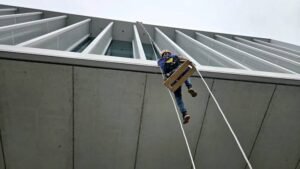 Hotel Window Maintenance
